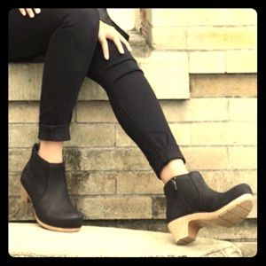 Dansko Booties Maria Black Full Grain.